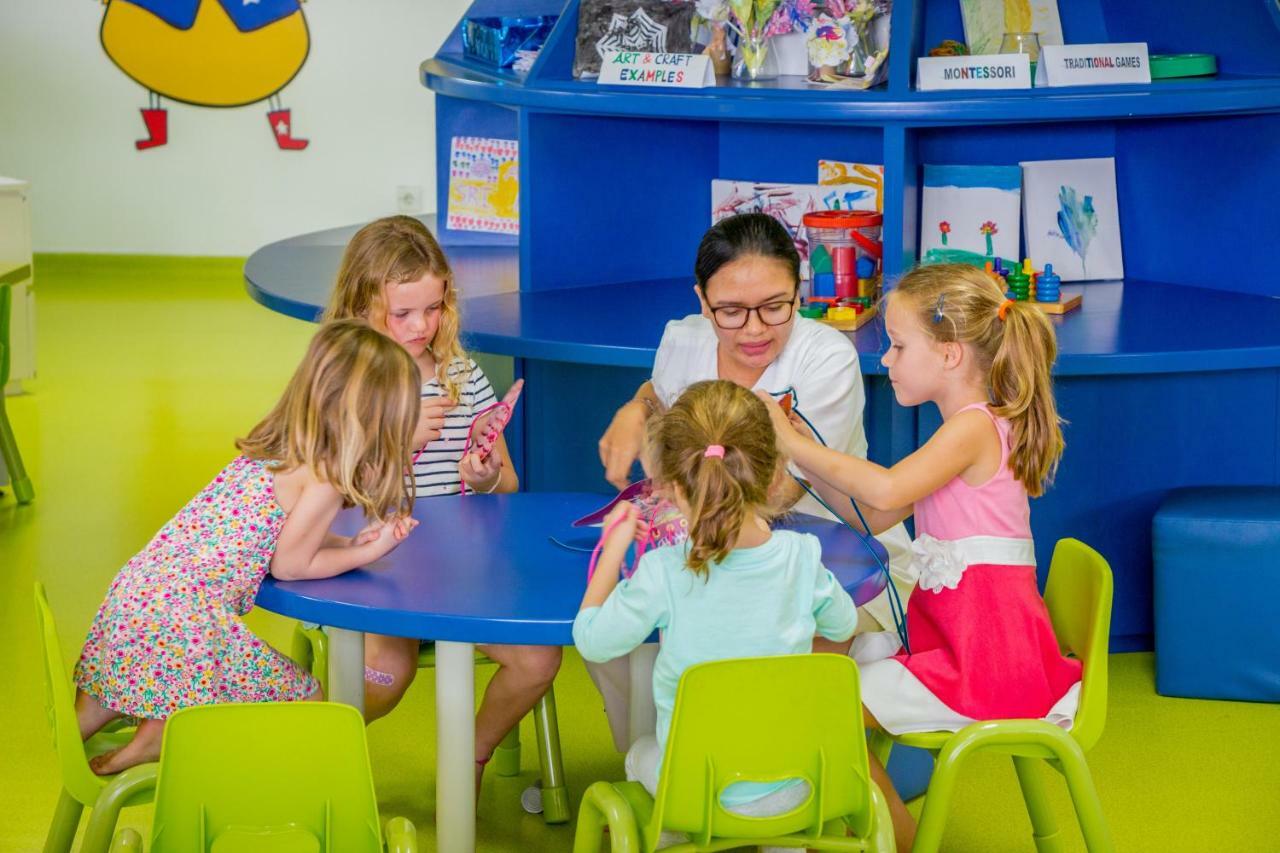Montigo Resorts Seminyak Bagian luar foto Children at the Children's Museum of Oakville